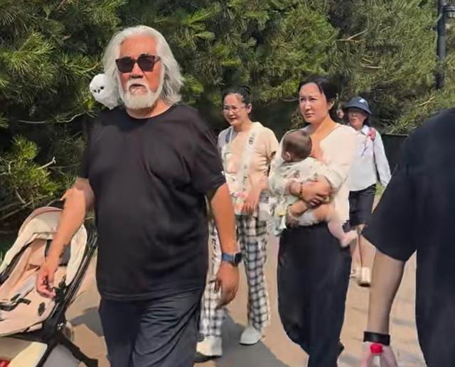 展现了杜星霖的“窘境”刘晓庆果然没说错PG电子麻将胡了2和张纪中的一趟旅游(图18)